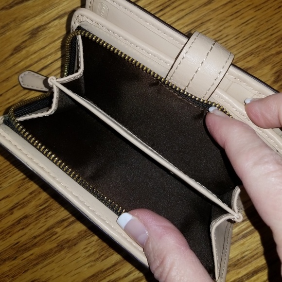 Authentic Coach Monogram Wallet - Picture 3 of 7